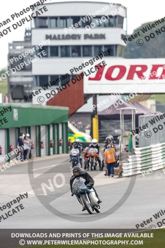 Vintage motorcycle club;eventdigitalimages;mallory park;mallory park trackday photographs;no limits trackdays;peter wileman photography;trackday digital images;trackday photos;vmcc festival 1000 bikes photographs